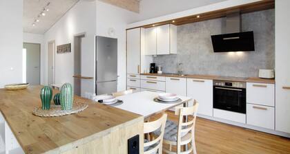 Ferienwohnung 'Wohnung Zeder' mit Gemeinschaftsterrasse, Balkon und WLAN