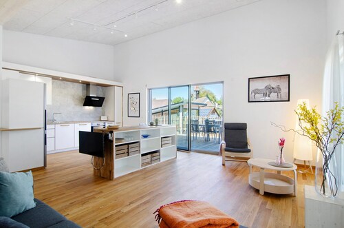 Deluxe Ferienwohnung 'Zeder' mit Gemeinschaftsterrasse, Balkon und WLAN