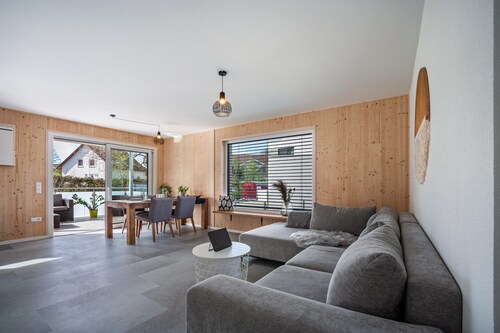 Ferienwohnung 'Wohnen An Der Ach' mit Privatem Garten, Balkon und WLAN