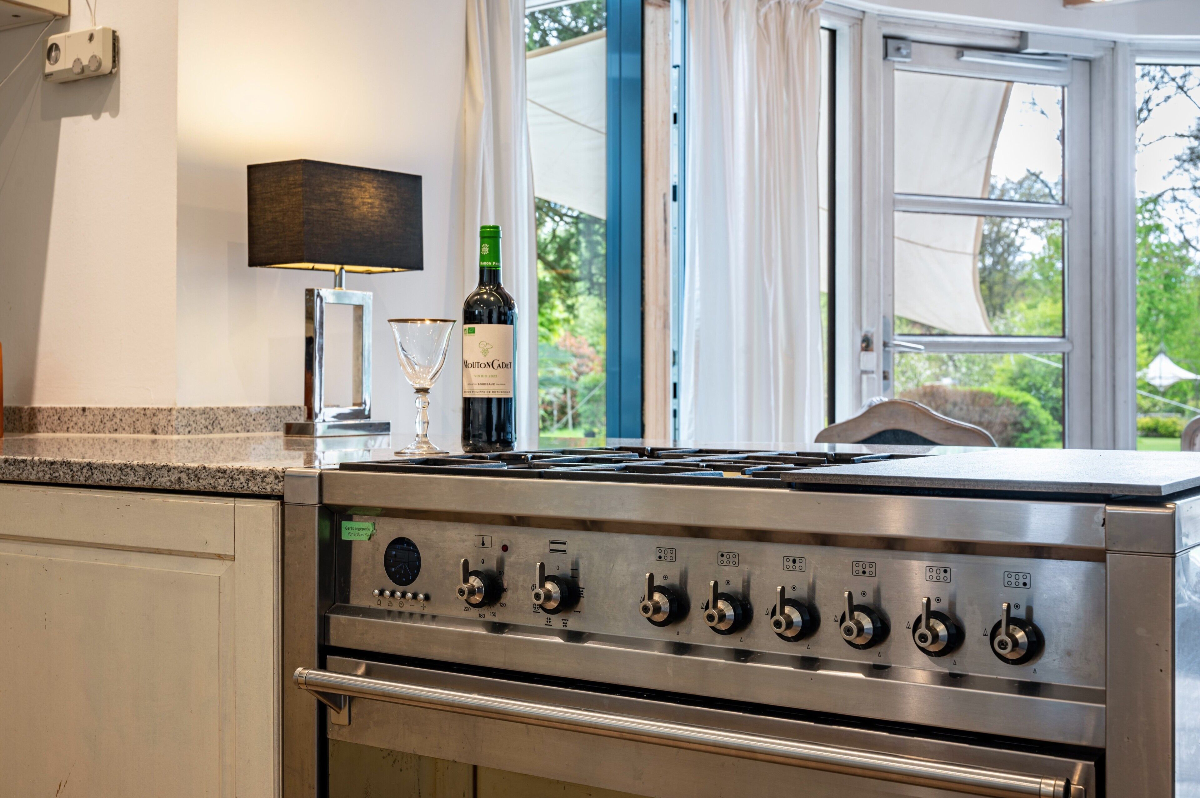 Kylskåp, ugn, spishäll och diskmaskin