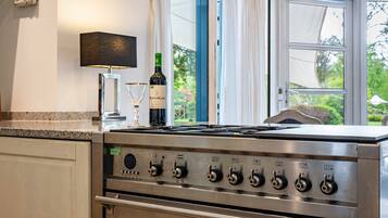 KylskÄp, ugn, spishÀll och diskmaskin