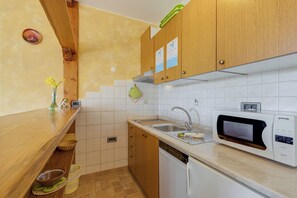 Family Apartment, Multiple Bedrooms (Tourist Farm Tonin - Apartment 2) | Private kitchen | Fridge, microwave, stovetop, dishwasher - Tourist Farm Tonin Apartments (Koper)