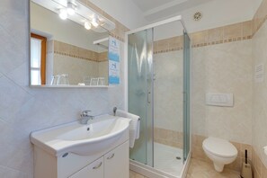 Family Apartment, Multiple Bedrooms (Tourist Farm Tonin - Apartment 2) | Bathroom | Shower, towels, soap, shampoo - Tourist Farm Tonin Apartments (Koper)