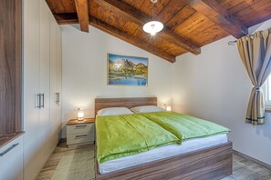 1 bedroom, free WiFi, bed sheets - Tourist Farm Tonin - Apartment 3 (Koper)