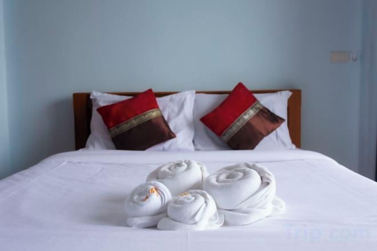 WiFi (free), bed sheets