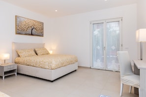 Deluxe Room | Interior - Villa Harmony Sorrento (Meta)