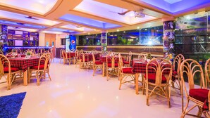 Restaurant - The Center Court Resort and Spa (Varca)