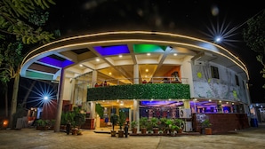 Front of property - The Center Court Resort and Spa (Varca)