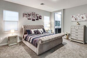 4 slaapkamers, een bureau, een strijkplank/strijkijzer, wifi