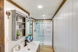 Hair dryer, towels - Fishing Pond Access: Pet-Friendly Lorena Studio (Lorena)