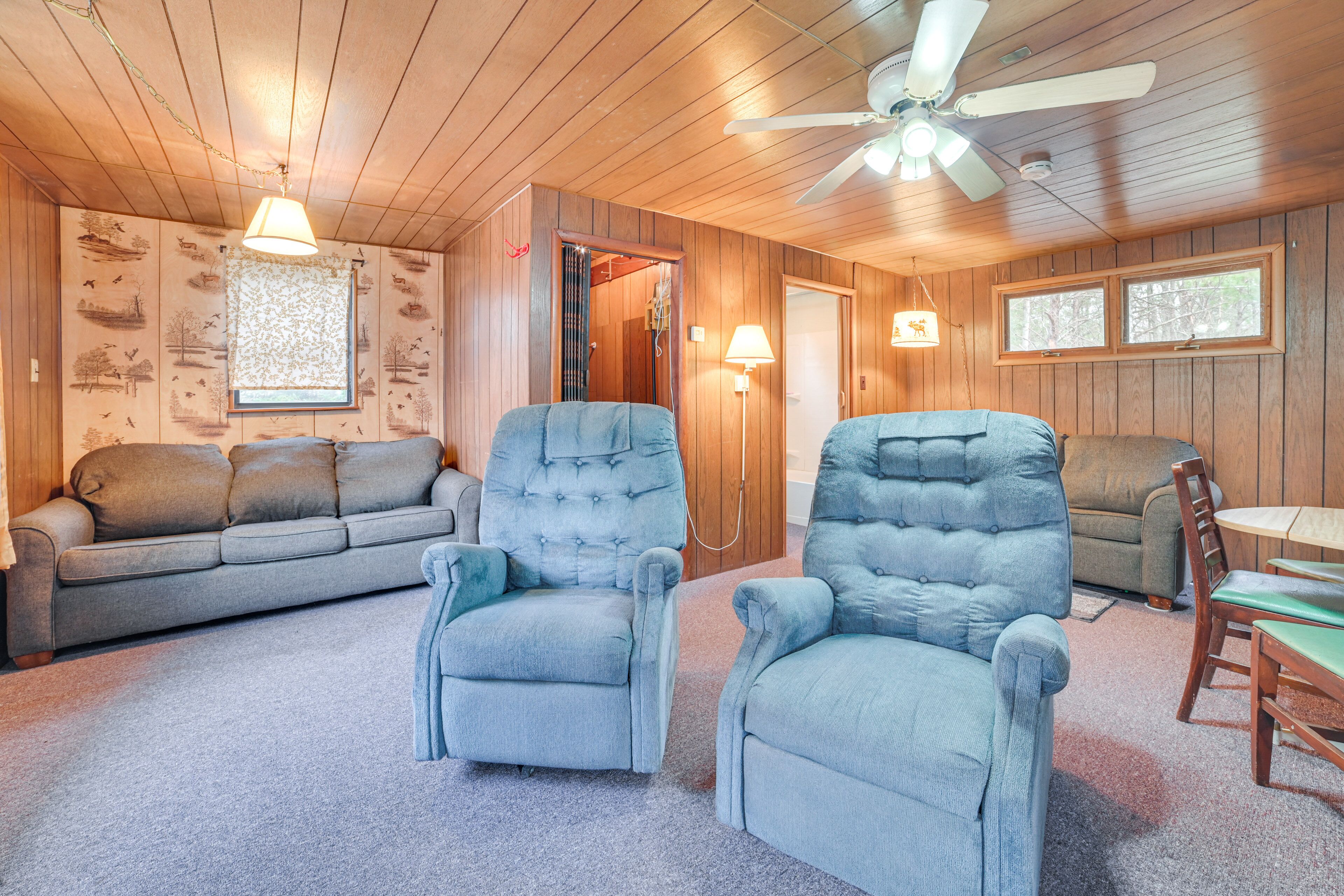 Pet-Friendly Alger Cabin - Close to the River!