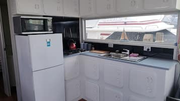 Fridge, microwave, stovetop, electric kettle