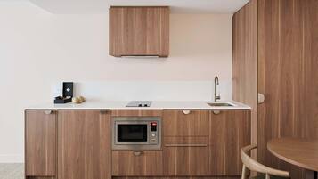 Microwave, dishwasher, electric kettle, toaster