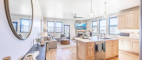 Smart TV, fireplace