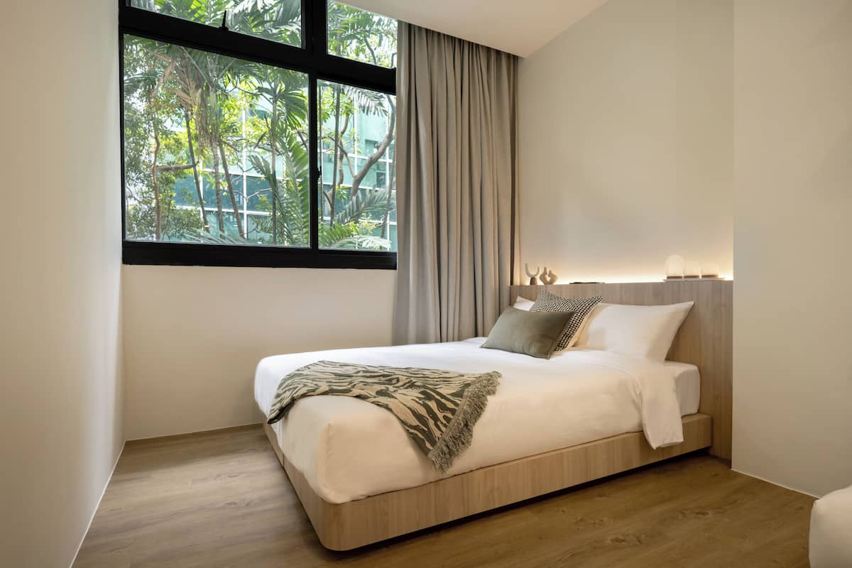 2 bedrooms, premium bedding, in-room safe, desk