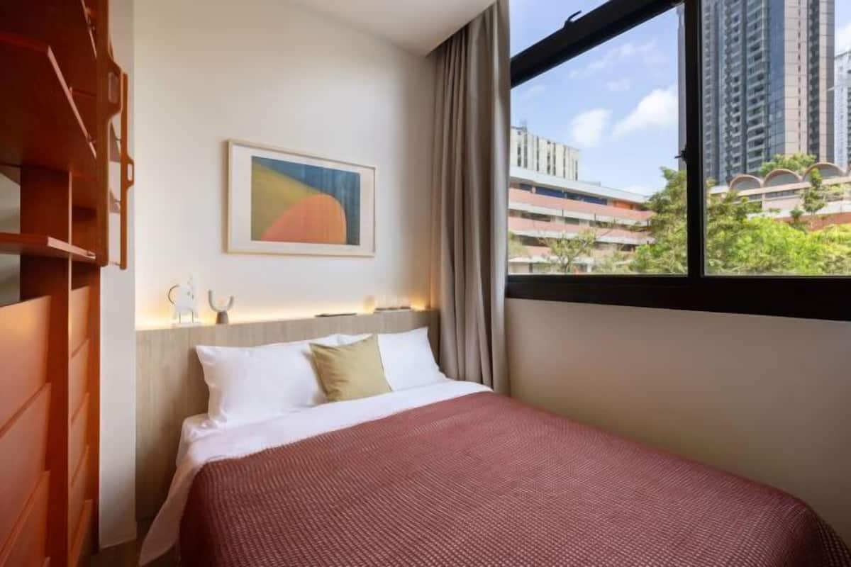 Premium bedding, in-room safe, desk, laptop workspace