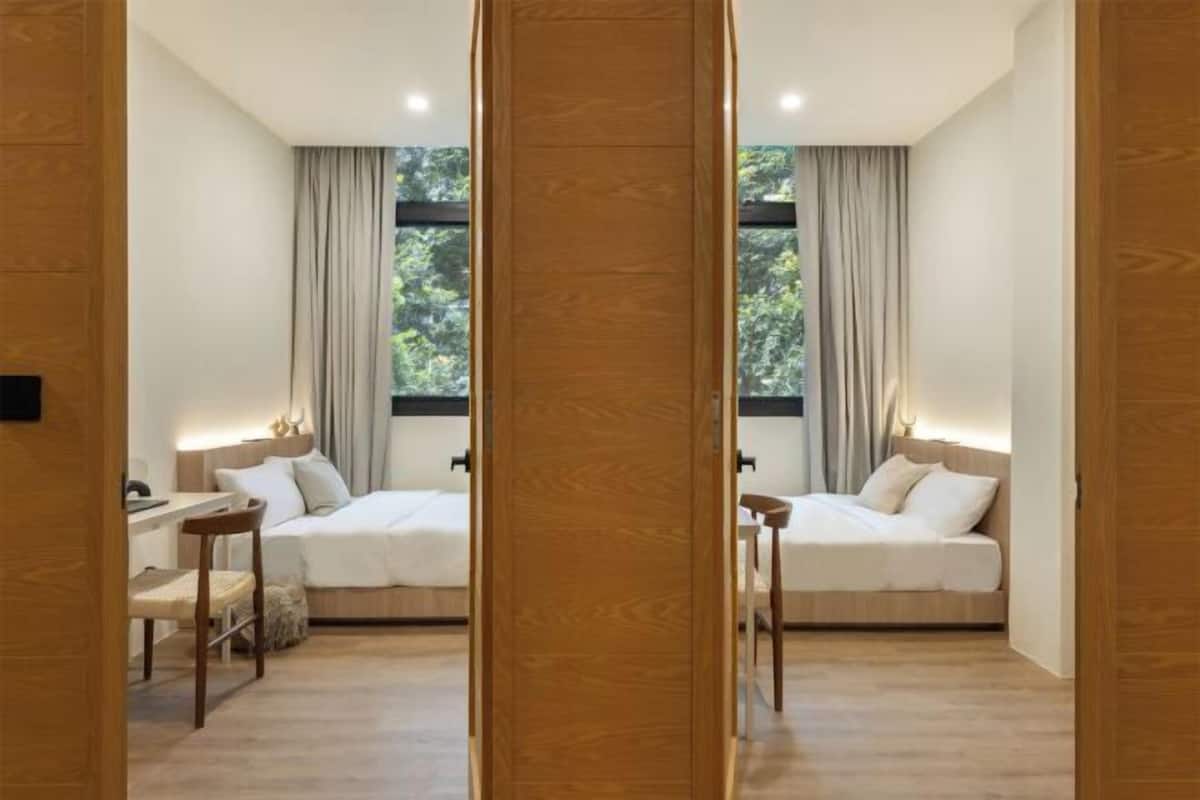 Premium bedding, in-room safe, desk, laptop workspace