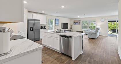 Relaxing Orchid Reef | Palm Coast | Close To The Beach, Restaurants & Golf | Spacious New Home