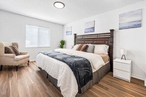 1 habitación, tabla de planchar con plancha, wifi gratis y ropa de cama