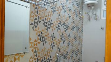 Deluxe Room | Bathroom