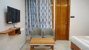 Deluxe Room | 1 bedroom, free WiFi