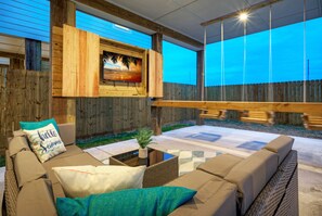 Property grounds - Private Pool, Firepit, Balcony, Patio | Boat Parking | Mint to Be by AvantStay (Port Aransas)