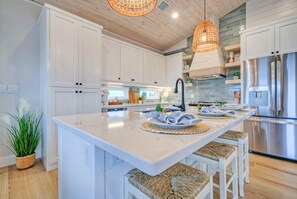 冰箱、微波炉、烤箱、炉灶