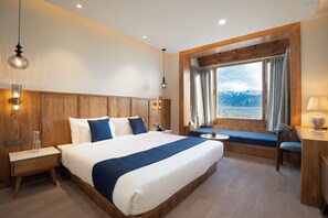 Master Suite | Premium bedding, free WiFi, bed sheets - The Highland Ladakh (Leh)