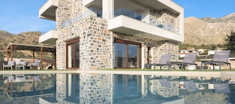 Sweet Sunshine Villa, Sweet Sunshine Villa, with 2 Pools & Playground