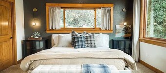 Luxury Ashland Mountain Escape: Pool, Hot Tub