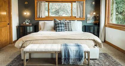 Luxury Ashland Mountain Escape: Pool, Hot Tub