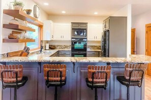 Refrigerador, microondas, parrilla de estufa y lavavajillas 