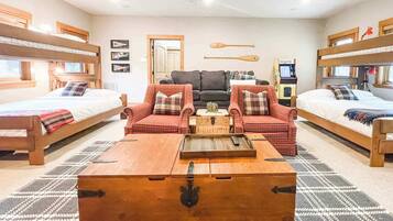 4 Schlafzimmer, Schreibtisch, BĂŒgeleisen/BĂŒgelbrett, Reisekinderbett