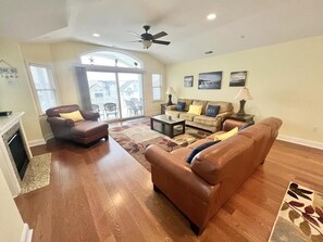 Télévision, cheminée