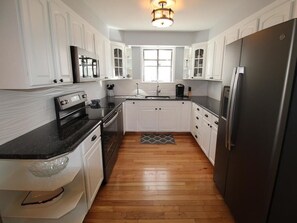 電子レンジ、オーブン、コンロ、食器洗い機