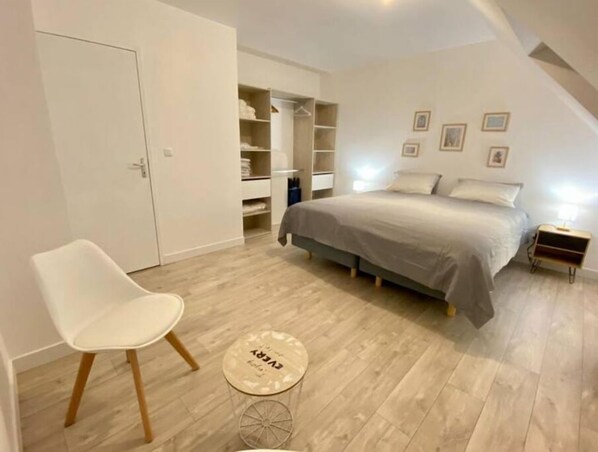 4 chambres, lit parapluie, Wi-Fi gratuit, draps fournis