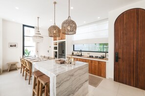 วิลล่า | ครัวส่วนตัว | ตู้เย็น, ไมโครเวฟ, เตาประกอบอาหาร, เครื่องชงกาแฟ/ชา