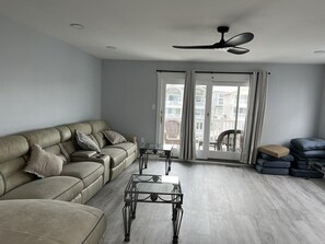 TV, DVD player