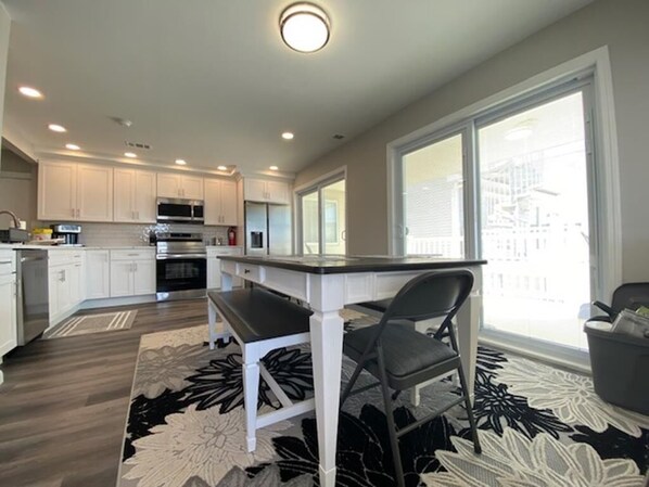 電子レンジ、オーブン、コンロ、食器洗い機