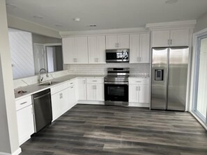 電子レンジ、オーブン、コンロ、食器洗い機