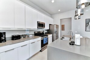 Fridge, oven, stovetop, dishwasher