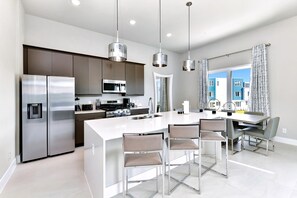 Fridge, oven, stovetop, dishwasher