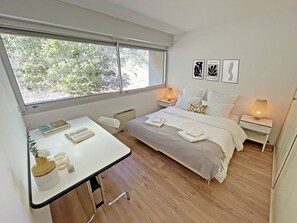 4 Schlafzimmer, Schreibtisch, schallisolierte Zimmer