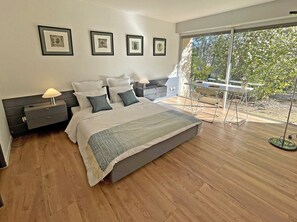 4 bedrooms, desk, iron/ironing board, free WiFi - Villa San Michele - 70's Experience (Salernes)