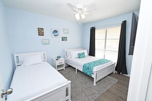 2 habitaciones, escritorio, tabla de planchar con plancha y wifi gratis 