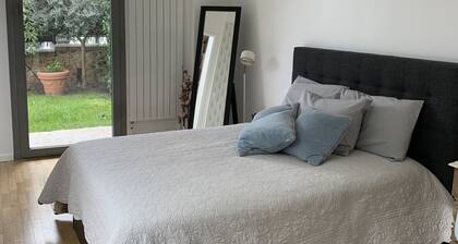 Chambre bleue cosy avec salle de douche privée