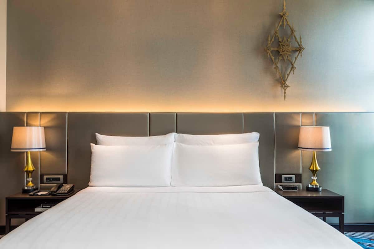 Presidential Condo, 1 King Bed with Sofa bed, River View