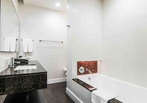 Bathroom - Chatrium Hotel Bangkok (Bangkok)