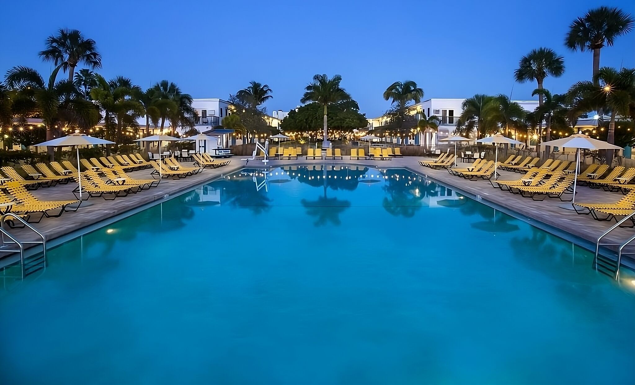 Dive Into Your Dream Vacation! Outdoor Pool, Near Tropicana Field!
