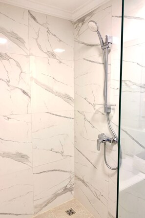 Villa, 3 Schlafzimmer | Badezimmer | Dusche, Regendusche, kostenlose Toilettenartikel, Haartrockner